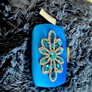 Velvet evening bag with diamonds